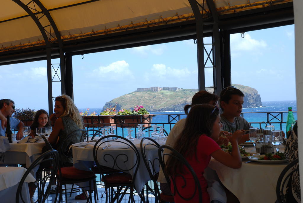 Hotel Villa Iulia Ventotene Buitenkant foto