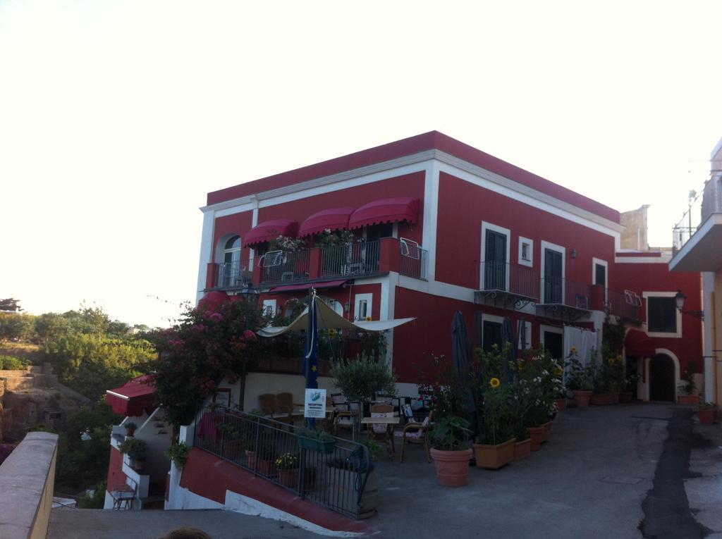 Hotel Villa Iulia Ventotene Buitenkant foto