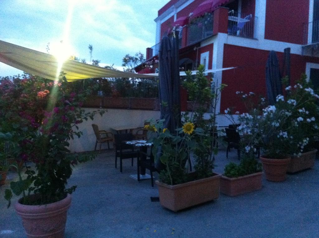 Hotel Villa Iulia Ventotene Buitenkant foto