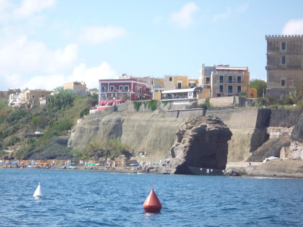 Hotel Villa Iulia Ventotene Buitenkant foto