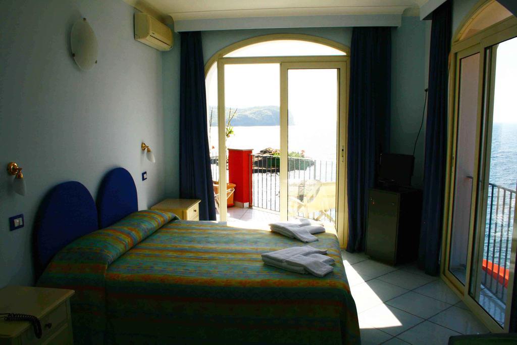 Hotel Villa Iulia Ventotene Buitenkant foto
