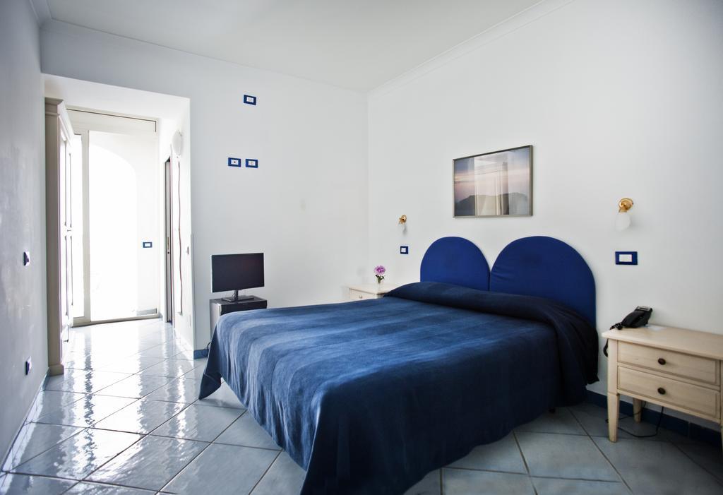 Hotel Villa Iulia Ventotene Buitenkant foto