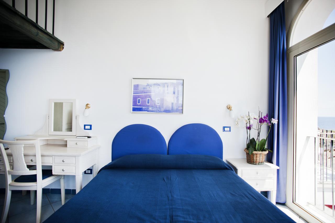 Hotel Villa Iulia Ventotene Buitenkant foto